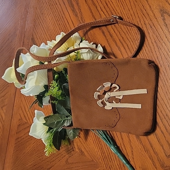 🎉🎉HOST PICK🎉🎉NWT REAL SUEDE BAG - Picture 2 of 8